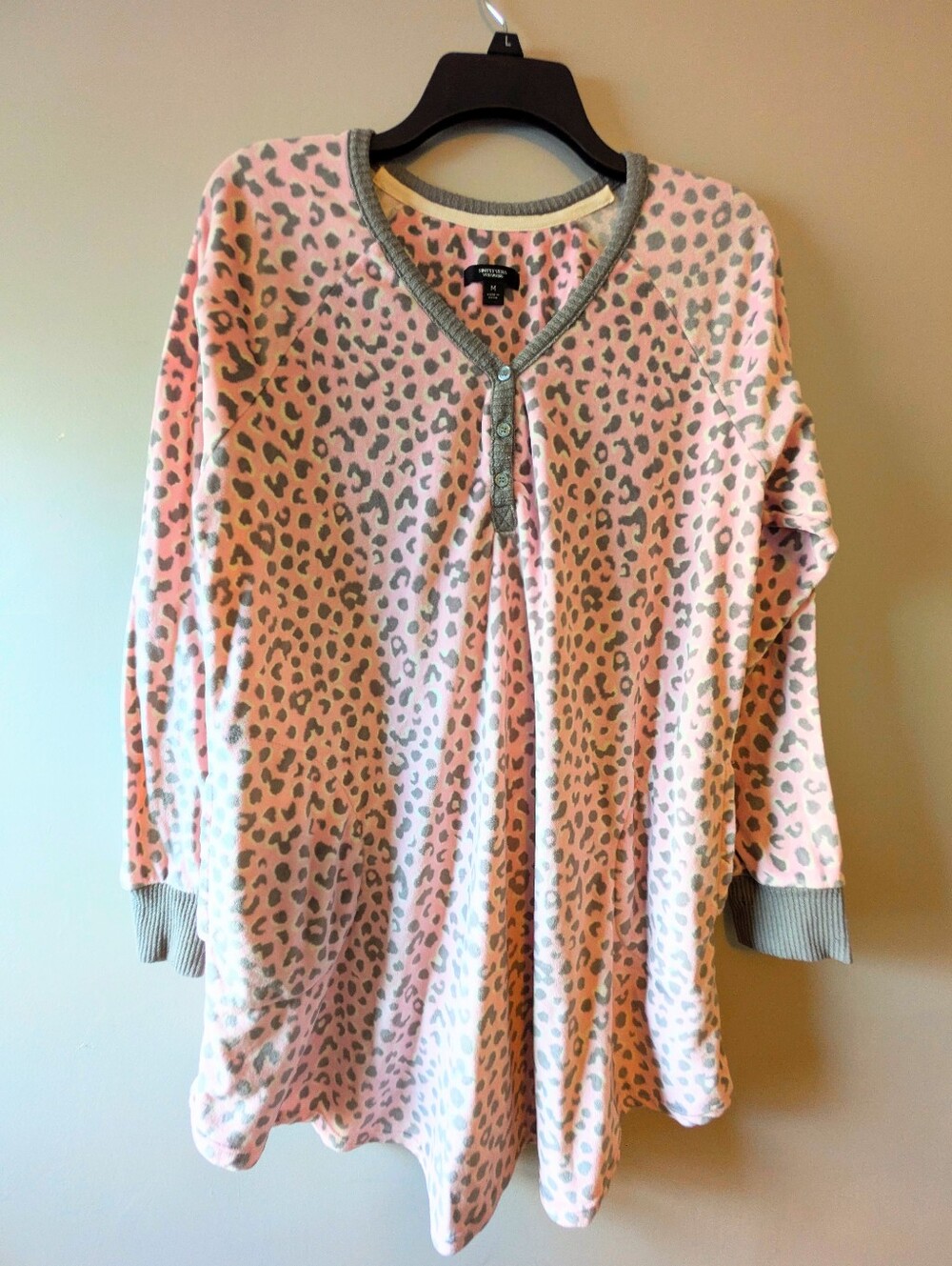 Simply Vera Women's Pink and Gray Flannel pajama shirt with pockets! Sz.M